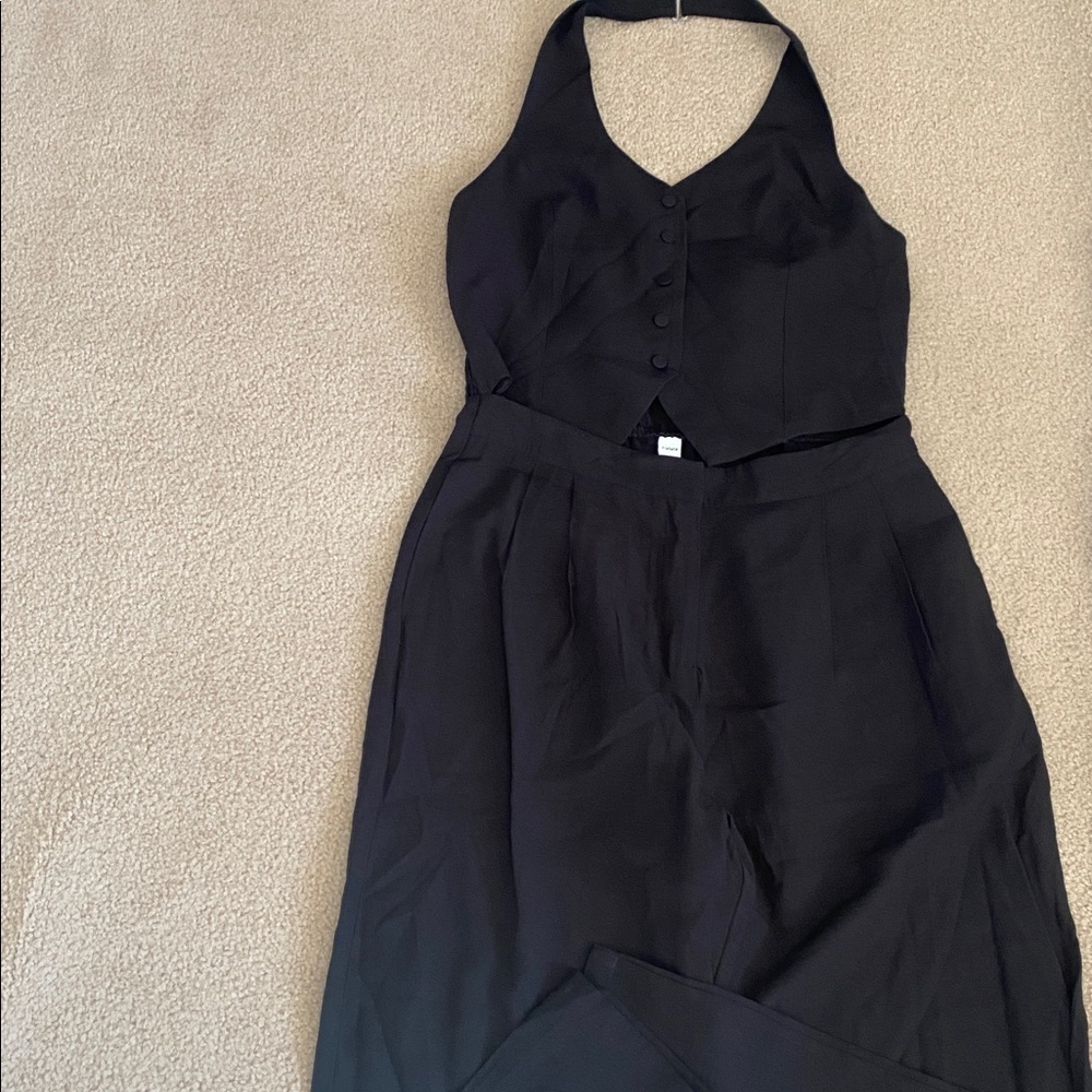 LARGE.  HALARA HALTER BACKLESS SHIRRED BUTTON WIDE LEG JUMPSUIT - Picture 6 of 11